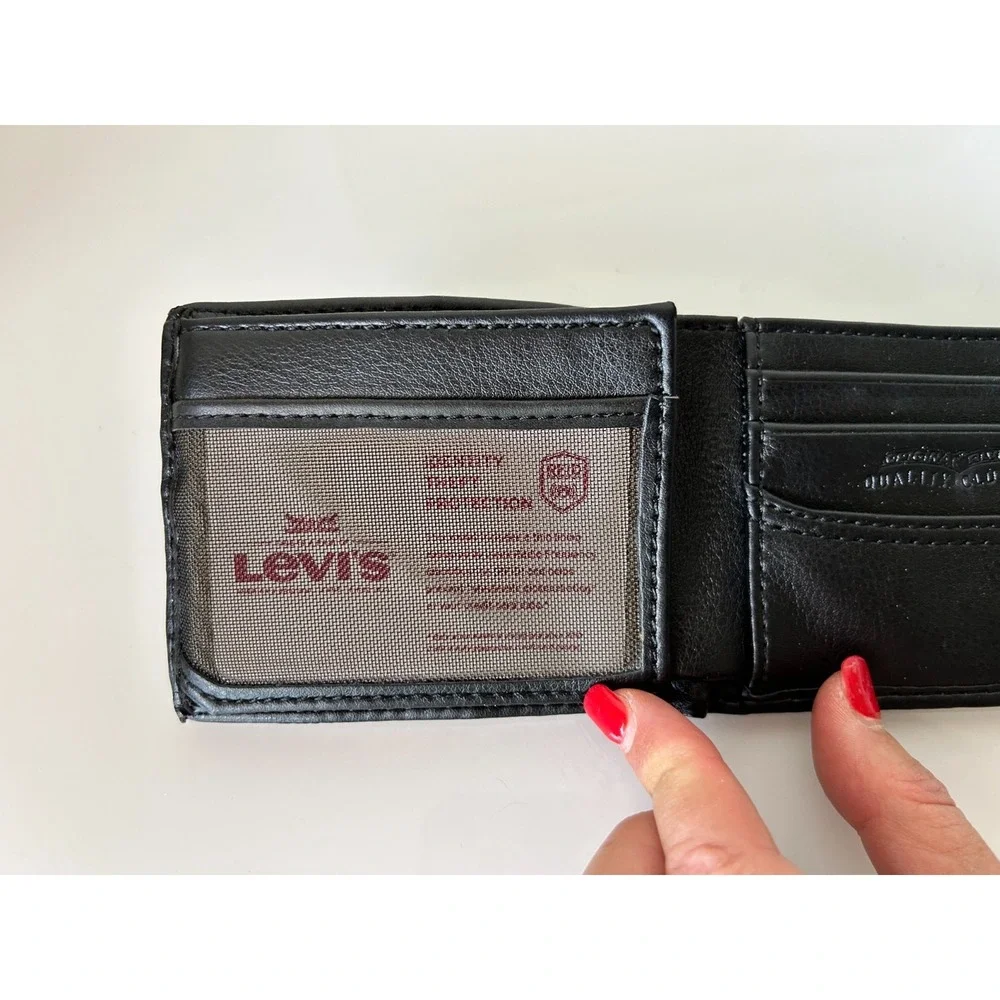 New Levi's Men's Black Leather Bifold Wallet RFID Blocking ID Window Pocket Book